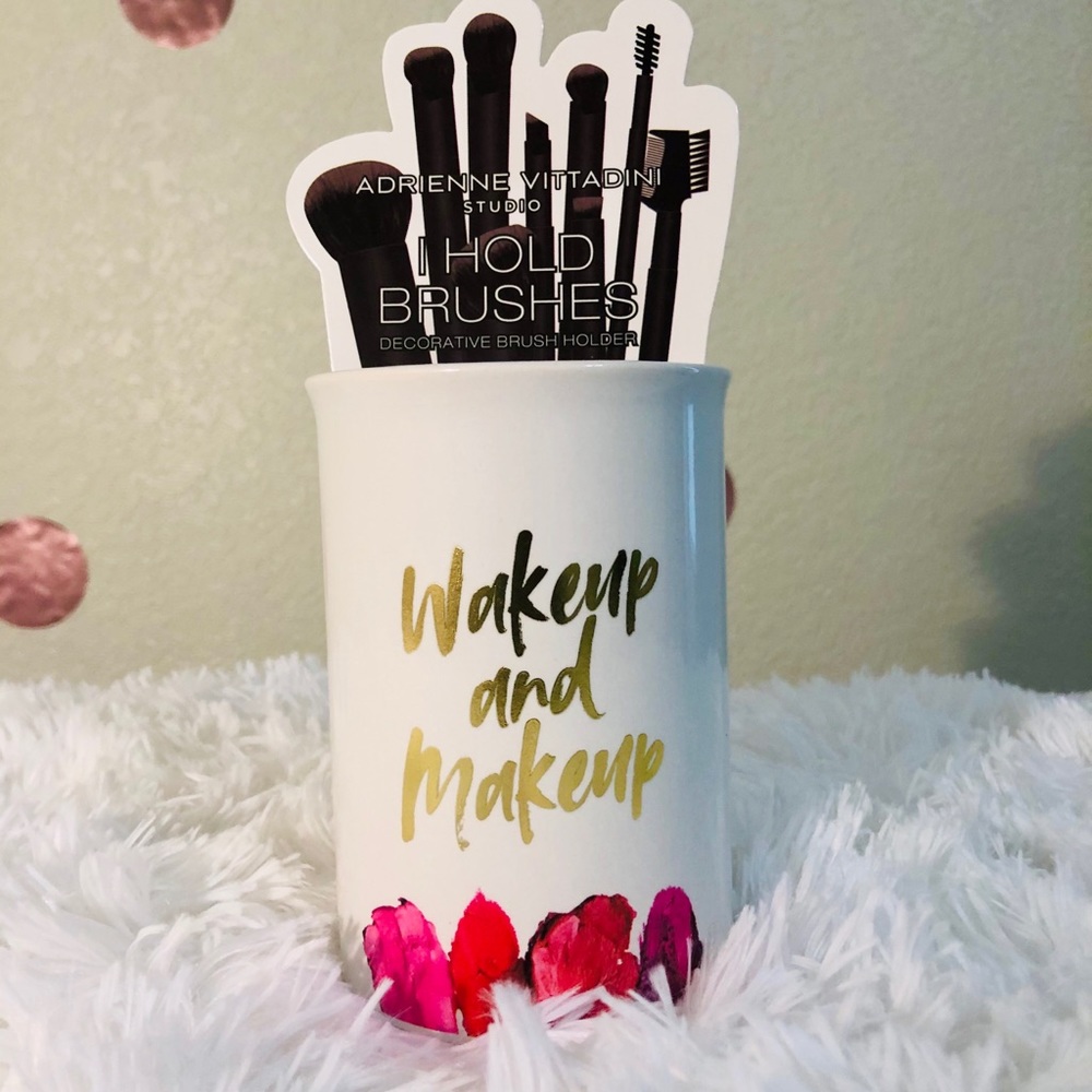 Adrienne Vittadini Brush Holder